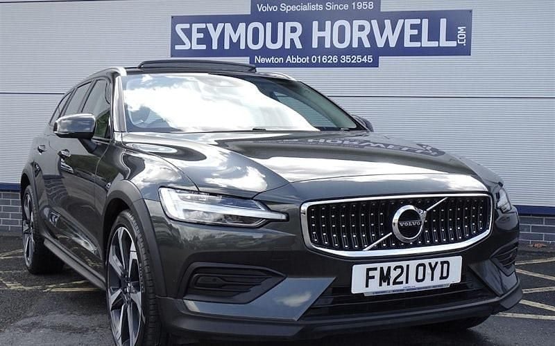 Used 2022 Volvo V60 CC Estate | £28,995 (Fair price) - Image 1/4
