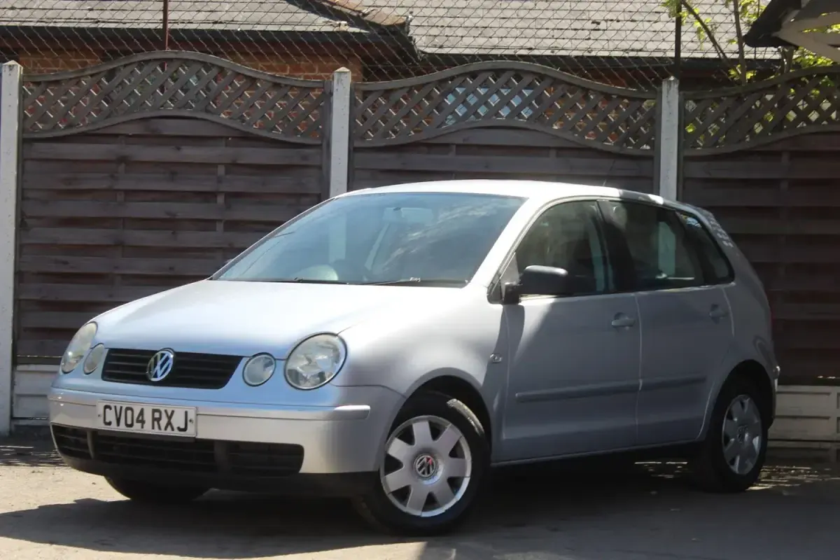Usado VW Polo 75 HP (55 kW) 2004 Prateado Citadino
