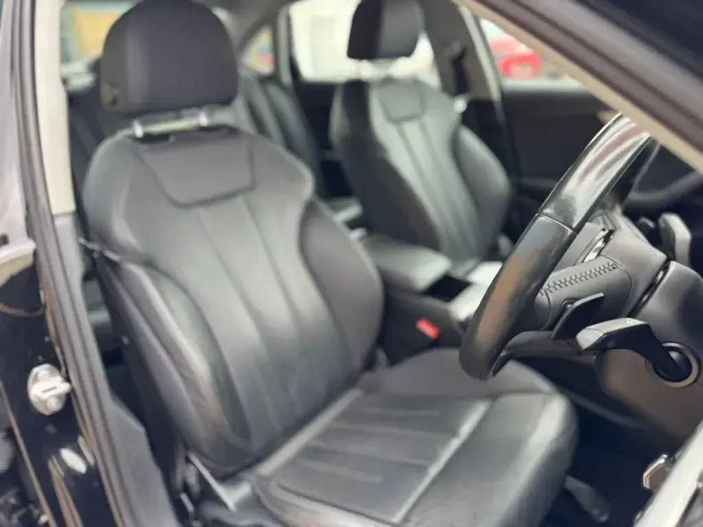 Begagnad Audi A4 Sport 163 HK (119 kW) 2020 Svart Sedan