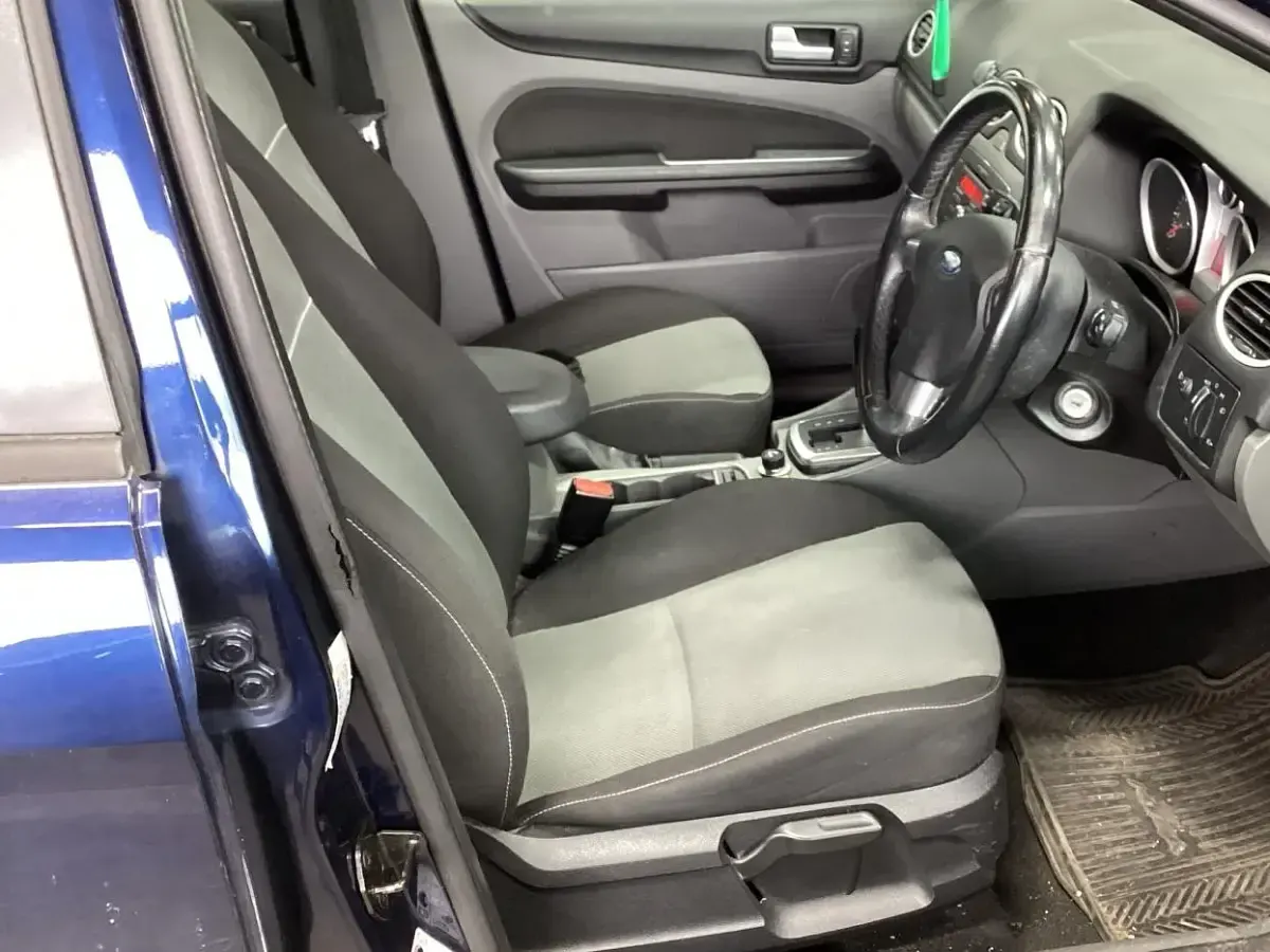 Used Ford Focus Zetec 99 HP (72 kW) 2010 Blue Hatchback