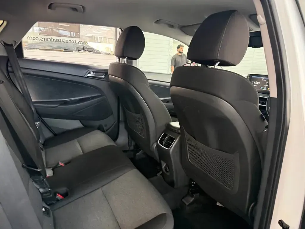 Used Hyundai Tucson SE 132 HP (97 kW) 2019 White SUV