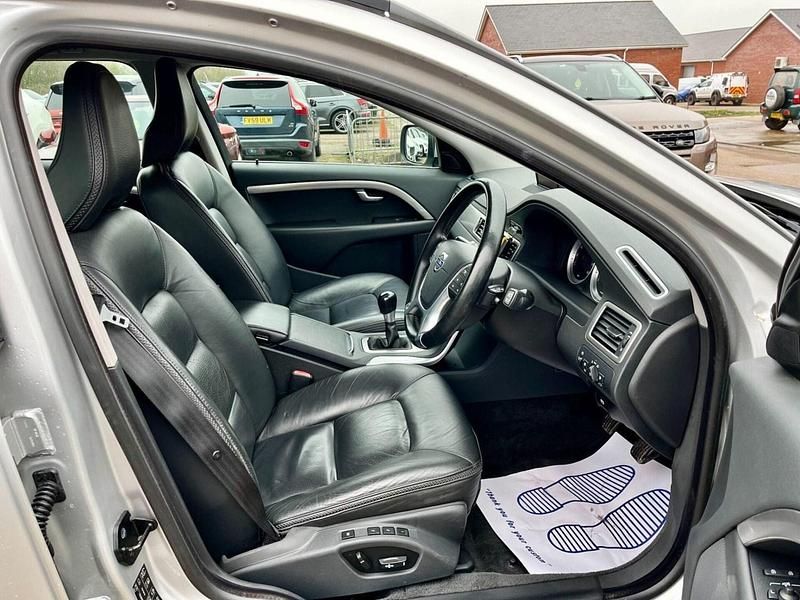 Used Volvo XC70 SE Lux 205 HP (150 kW) 2011 Silver Estate