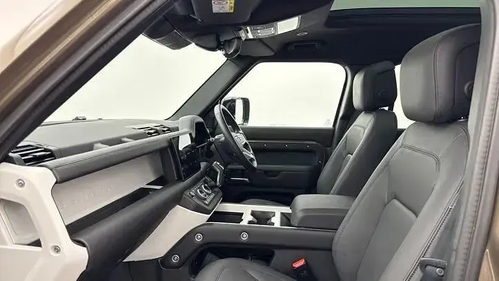 Usado Land Rover Defender HSE Dynamic 2025 Castanho SUV