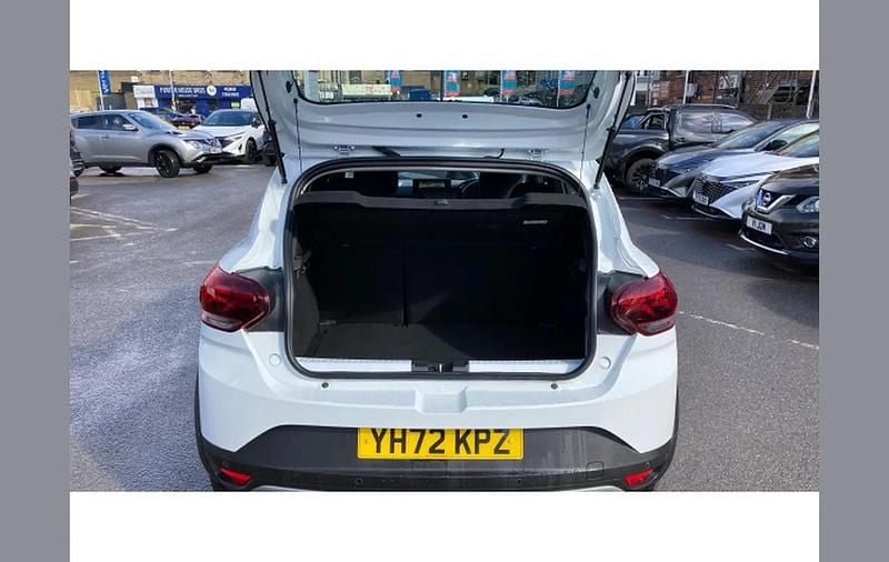 Used Dacia Sandero Prestige 90 HP (66 kW) 2022 White SUV