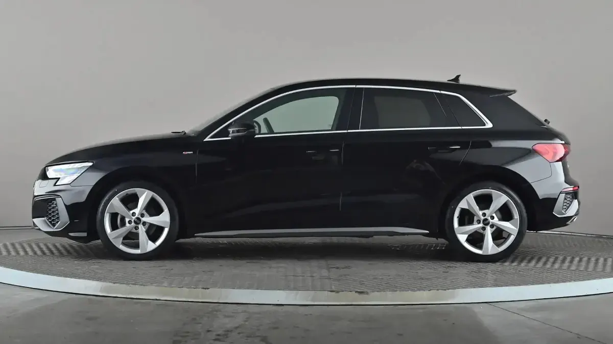 Begagnad Audi A3 S-Line 150 HK (110 kW) 2023 Svart Sedan