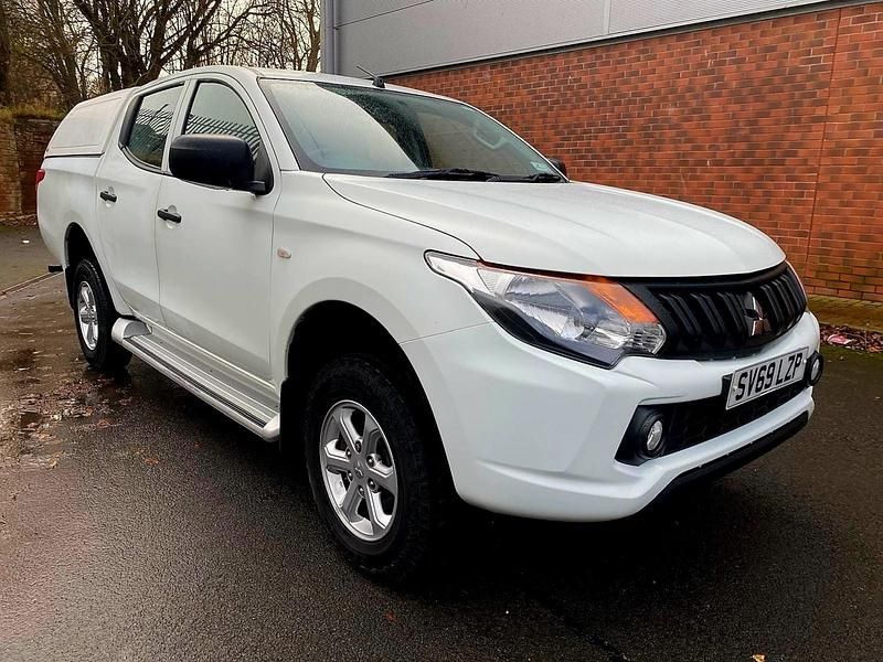 Used Mitsubishi L200 181 HP (133 kW) 2019 White Pickup