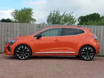 Used Renault Clio V Techno 90 HP (66 kW) 2024 Orange Hatchback