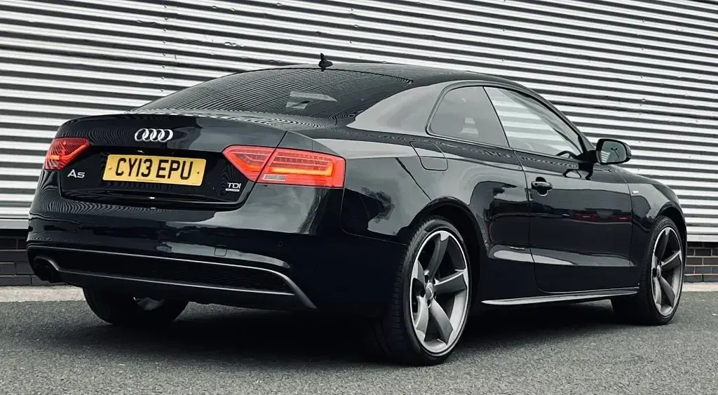 Usado Audi A5 Black Edition 177 HP (130 kW) 2013 Preto Coupé