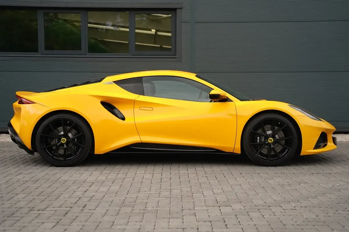Used Lotus Emira 405 HP (297 kW) 2023 Yellow Coupe