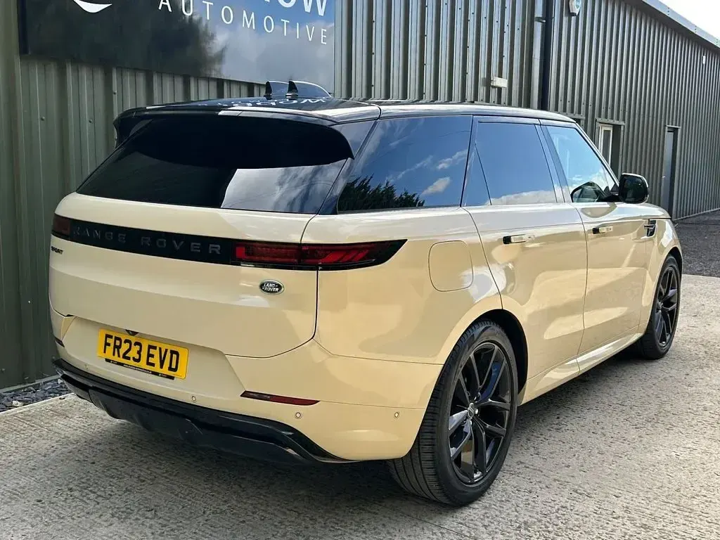 Usado Land Rover Range Rover Sport SE Dynamic 300 HP (220 kW) 2023 Bege SUV