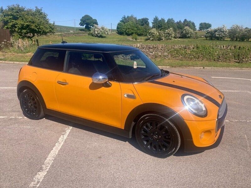 Orange Used 2015 Mini Cooper Hatch Hatchback | £5,995 (Expensive) - Image 1/4