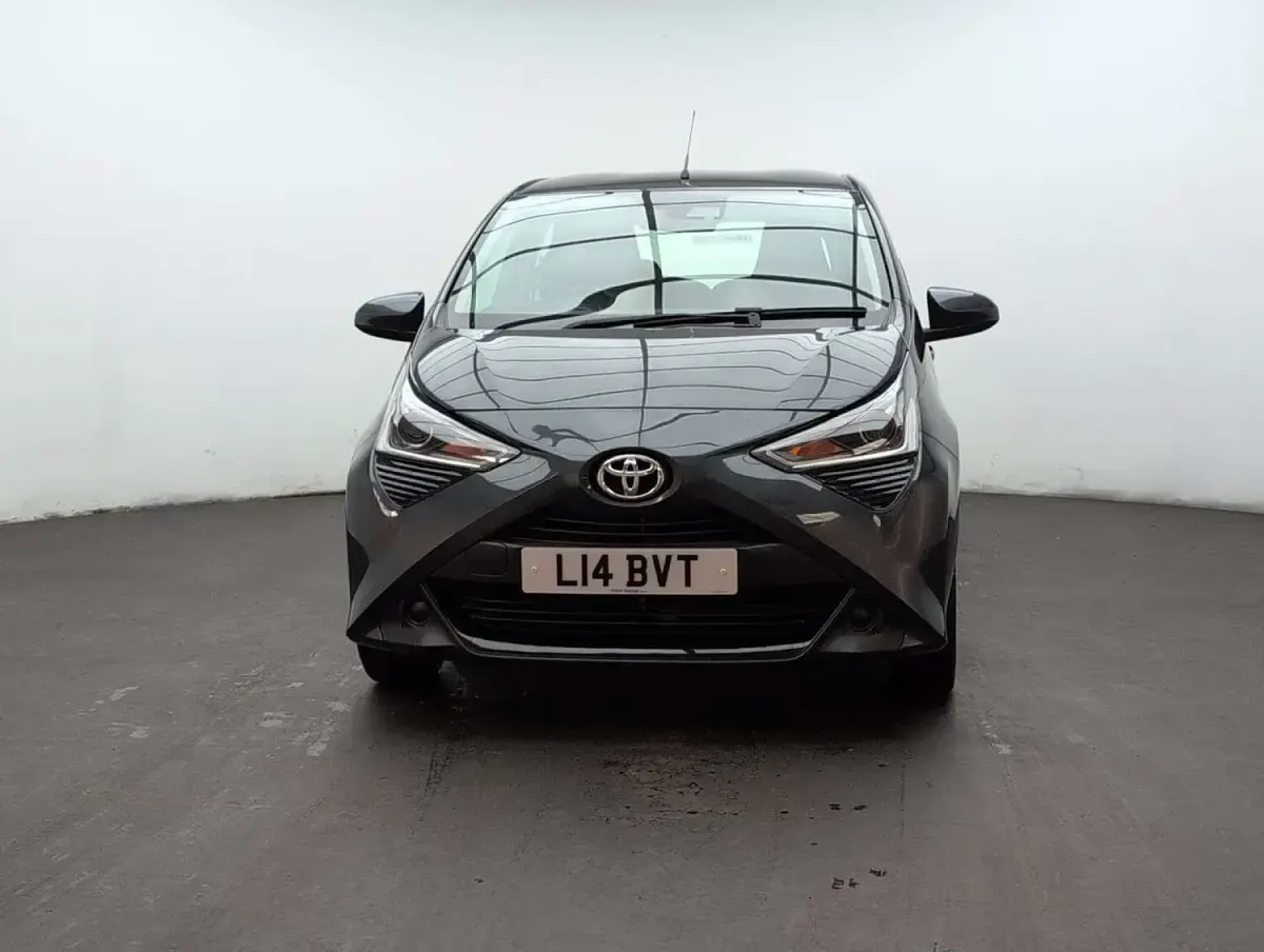 Used Toyota Aygo X-play 72 HP (52 kW) 2021 Grey Hatchback