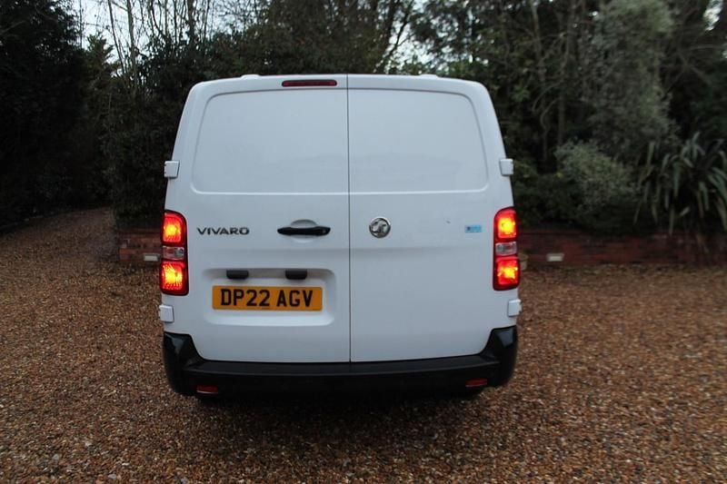 Used Vauxhall Vivaro 100 HP (73 kW) 2022 White MPV