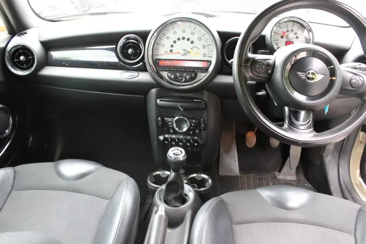 Used Mini Cooper D Hatch 2011 White Hatchback