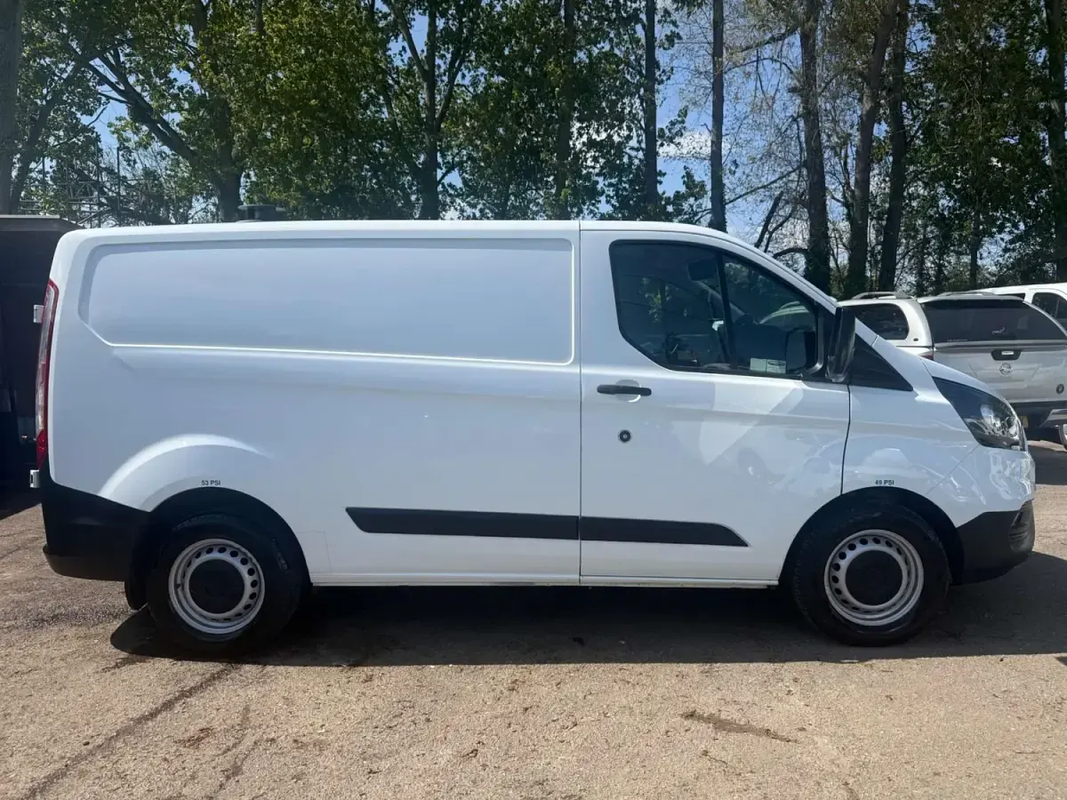 Second-hand Ford Transit Custom 105 CP (77 kW) 2020 Alb Van