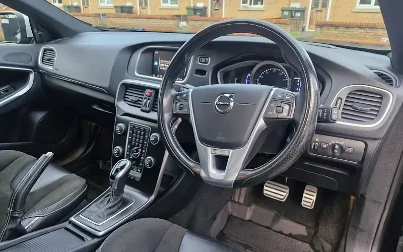 Used Volvo V40 R-Design 152 HP (111 kW) 2018 Black Hatchback