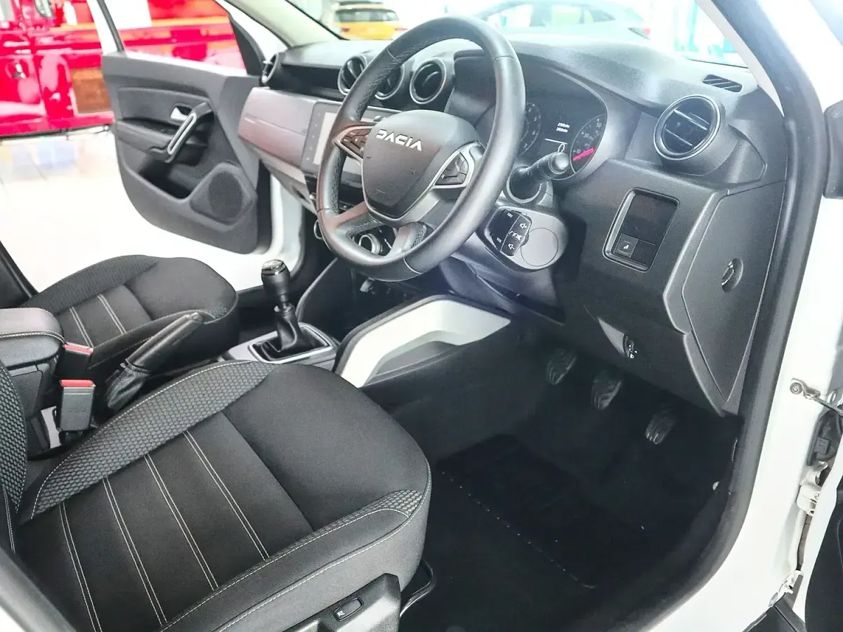 Used Dacia Duster Journey 130 HP (95 kW) 2023 White SUV
