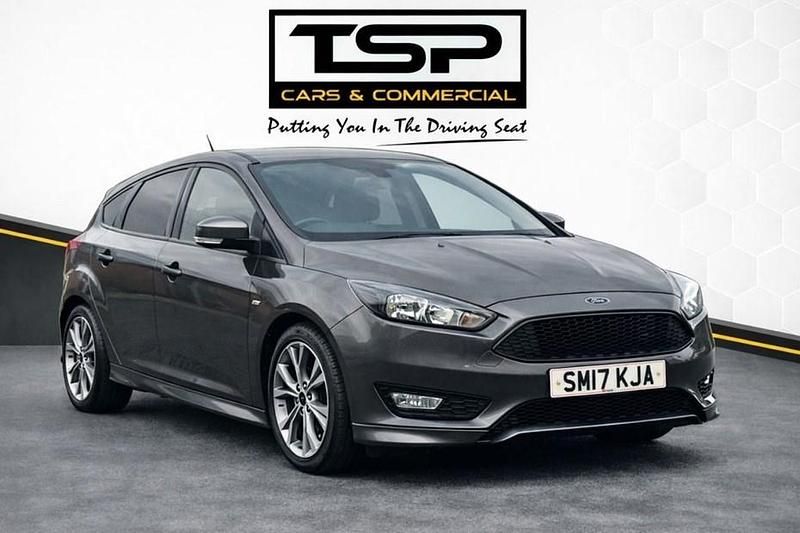 Used Ford Focus ST-Line 125 HP (91 kW) 2017 Grey Hatchback