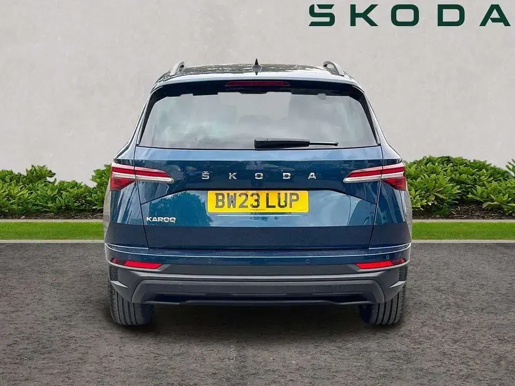 Used Skoda Karoq SE Drive 147 HP (108 kW) 2023 Petrol blue metallic SUV