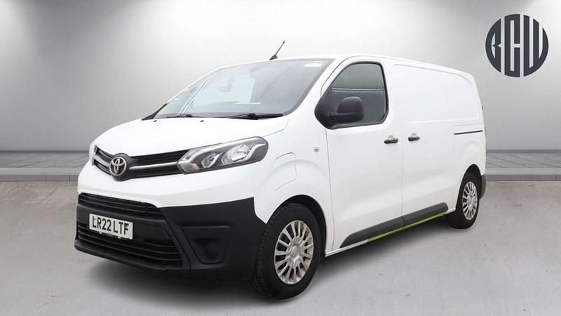 Used Toyota Proace 100 kW (136 HP) 2022 White MPV