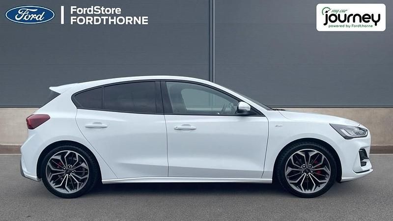Used Ford Focus ST-Line X 155 HP (114 kW) 2023 White Hatchback