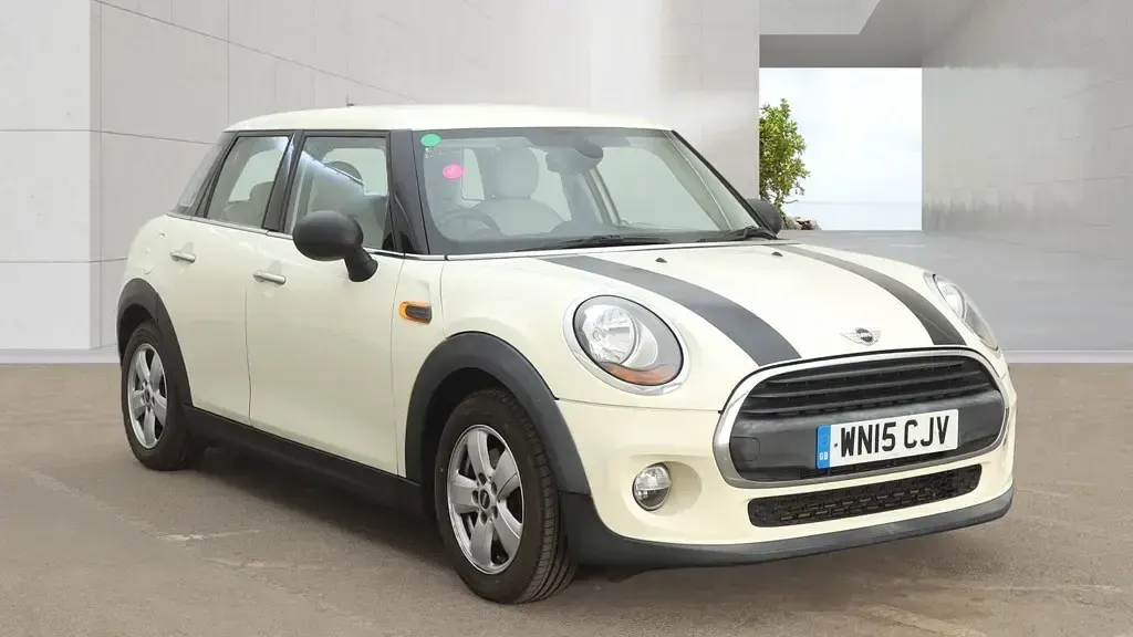 Used Mini ONE Hatch 102 HP (75 kW) 2015 White Hatchback