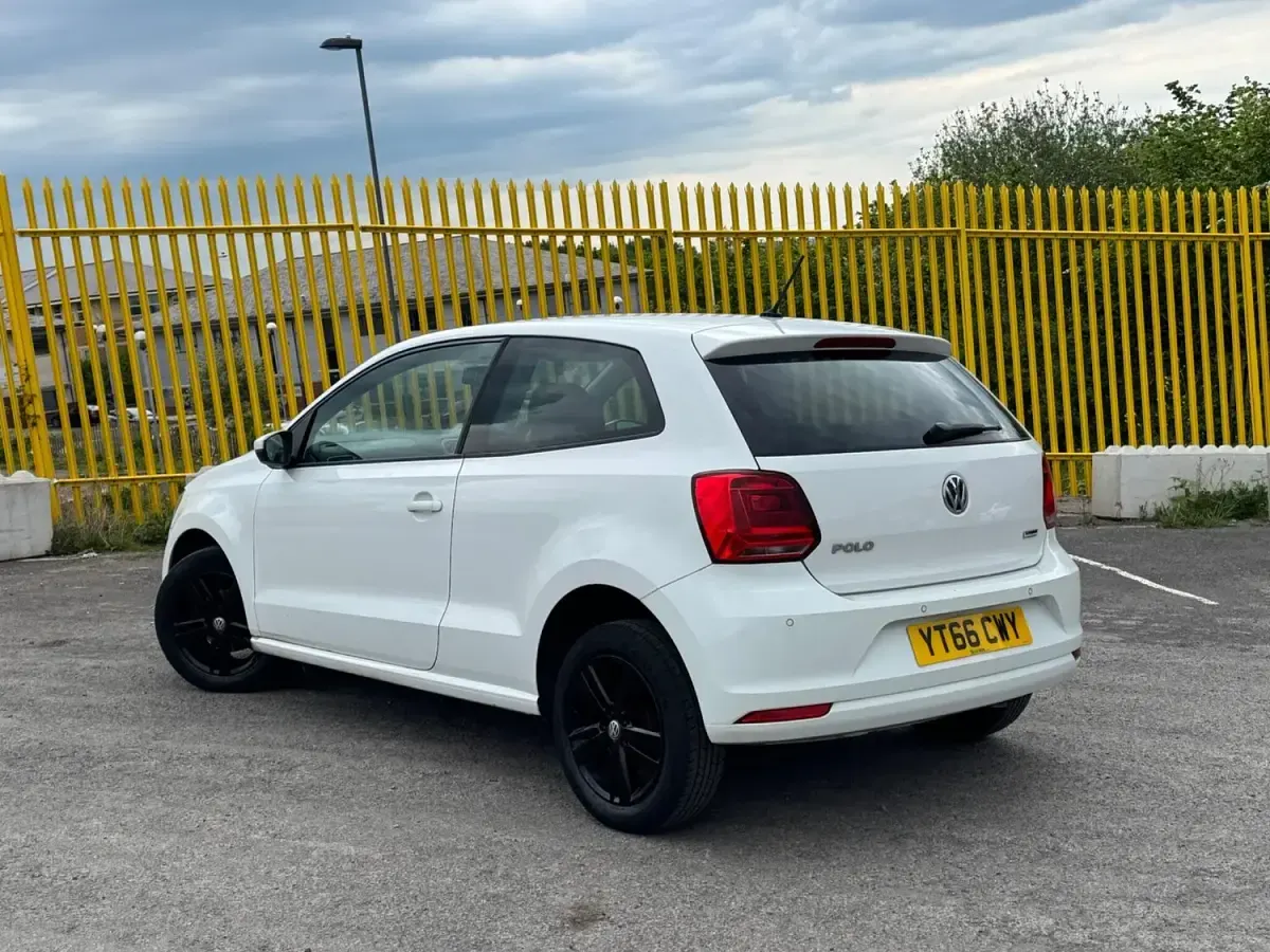 Used VW Polo Match 75 HP (55 kW) 2016 White Hatchback