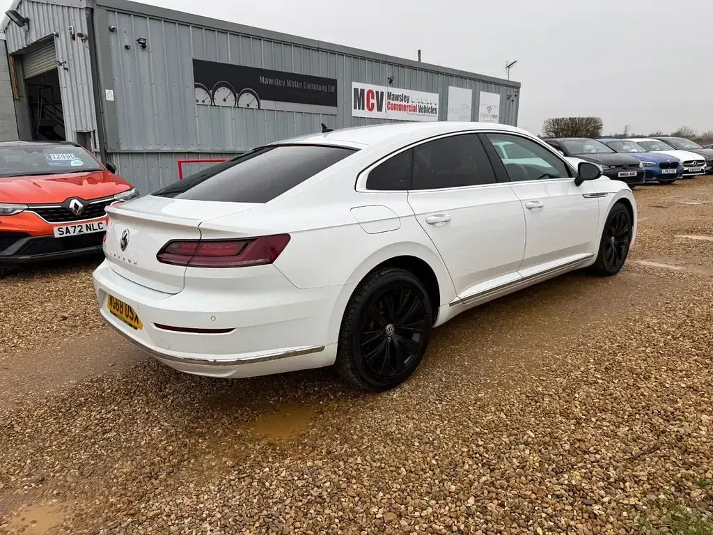 Used VW Arteon Elegance 150 HP (110 kW) 2019 White Hatchback