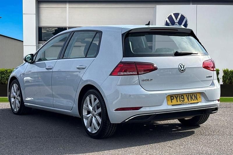 Used VW Golf VII SE 130 HP (95 kW) 2019 Silver Hatchback