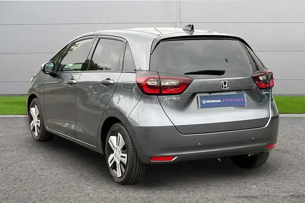 Second-hand Honda Jazz Hybrid 109 CP (80 kW) 2020 Polished metal Hatchback