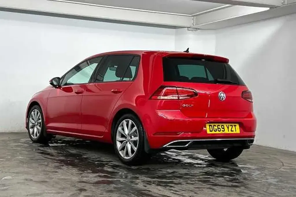 Begagnad VW Golf VII GT 150 HK (110 kW) 2019 Röd Halvkombi