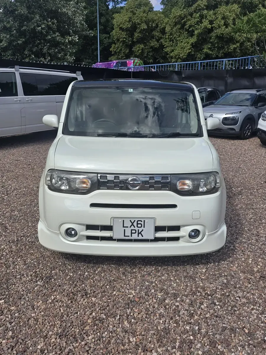 Used Nissan Cube 2011 White Hatchback