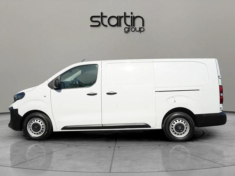 Used Vauxhall Vivaro S 118 HP (86 kW) 2025 White MPV