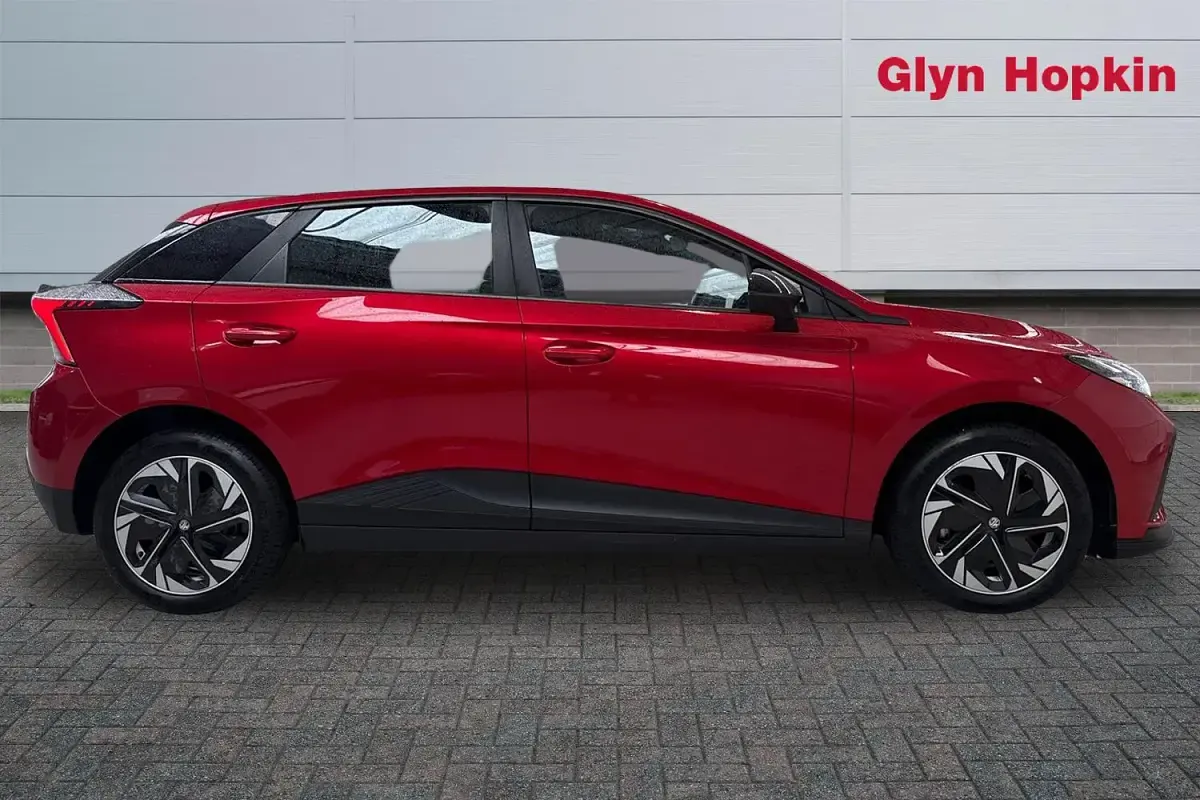 Used MG MG4 EV SE 2023 Red Hatchback