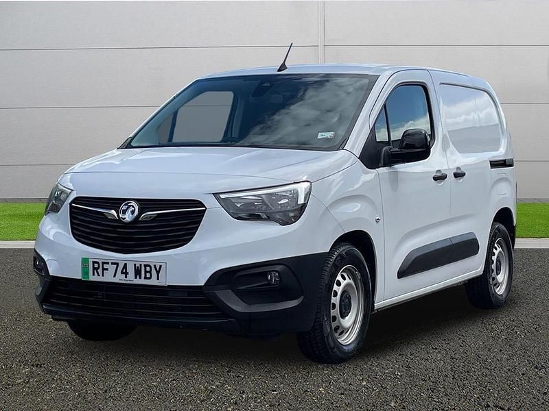 Used Vauxhall Combo 100 kW (136 HP) 2024 White MPV