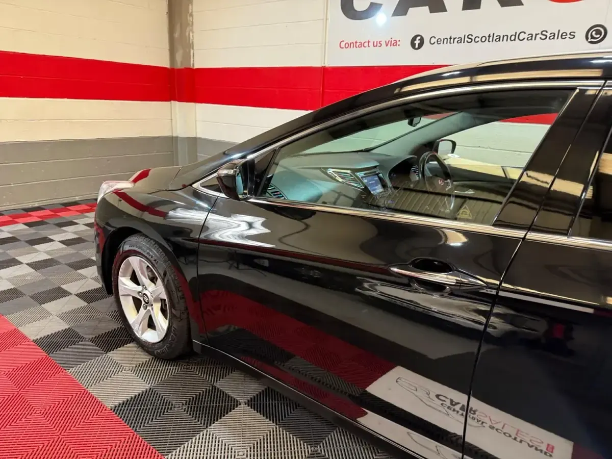 Used Hyundai i40 Style 136 HP (100 kW) 2012 Black Estate