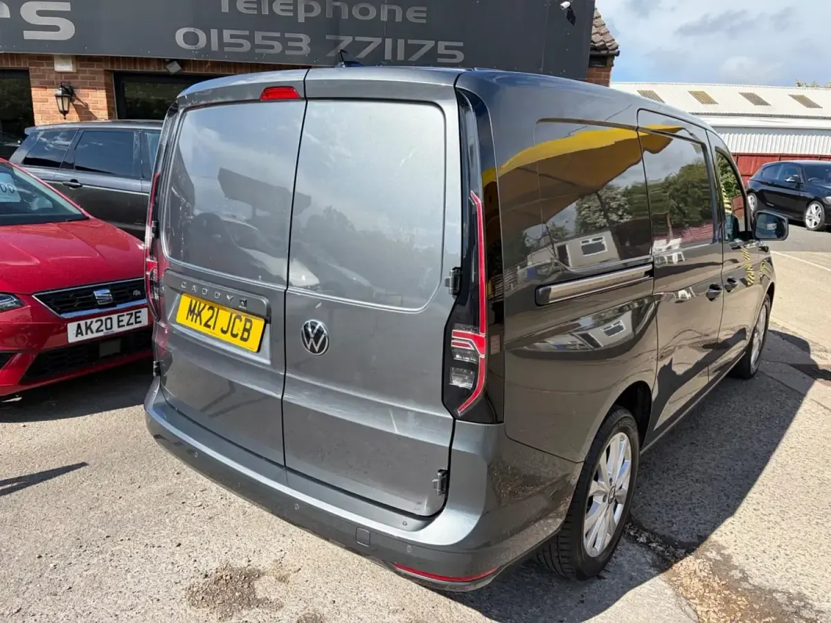 Begagnad VW Caddy Maxi Pro 122 HK (89 kW) 2021 Grå Minibuss