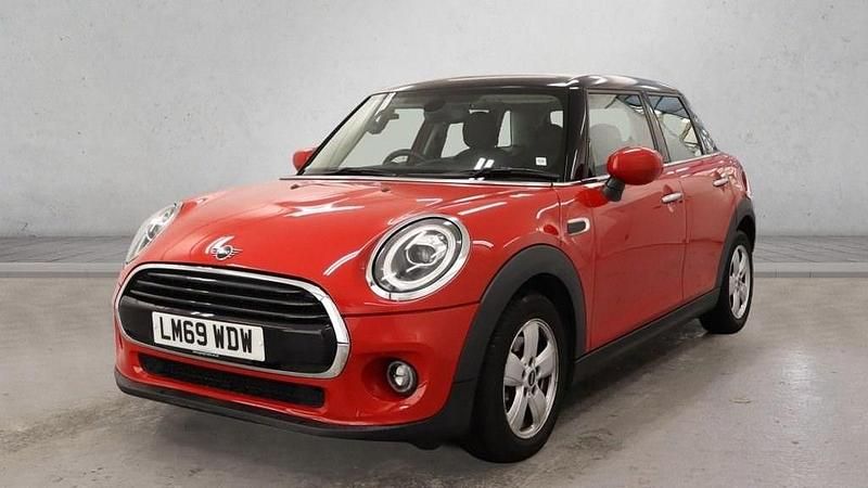 Used Mini Cooper Classic 136 HP (100 kW) 2019 Red Hatchback