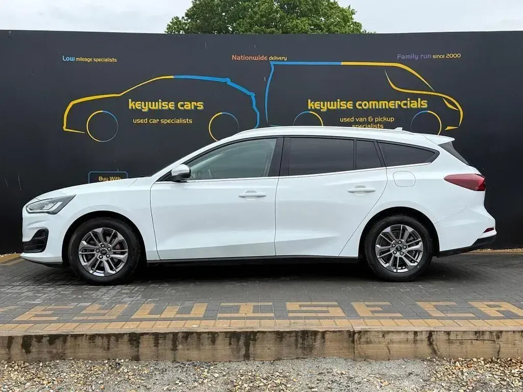Used Ford Focus Titanium 123 HP (90 kW) 2022 White Estate