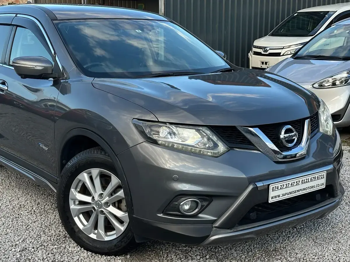 Used Nissan X-Trail 360º 177 HP (130 kW) 2015 Grey SUV
