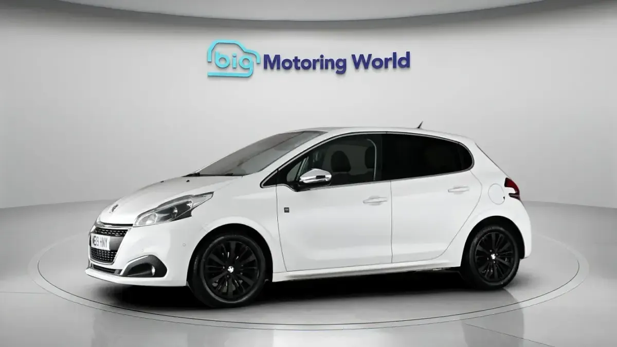 Used Peugeot 208 S 82 HP (60 kW) 2019 White Hatchback