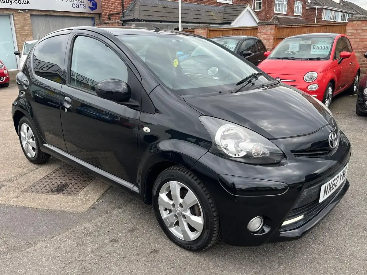 Used Toyota Aygo 67 HP (49 kW) 2012 Black Hatchback