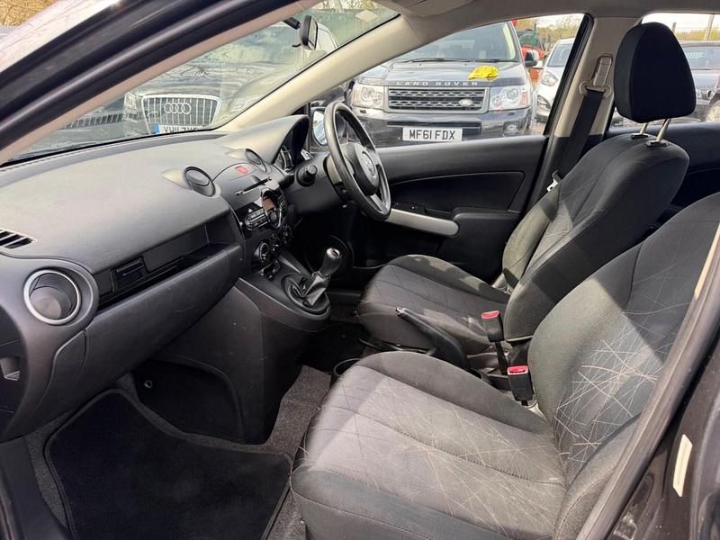 Begagnad Mazda 2 2013 Grå Halvkombi