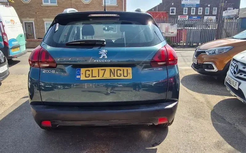 Used Peugeot 2008 Active 82 HP (60 kW) 2017 Green SUV