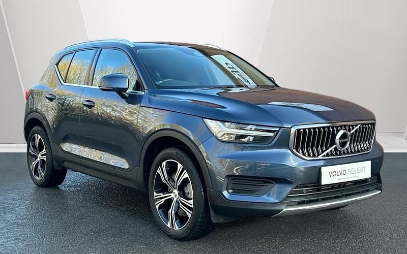 Used 2021 Volvo XC40 Inscription SUV | £24,327 (A bit pricey) - Image 1/4