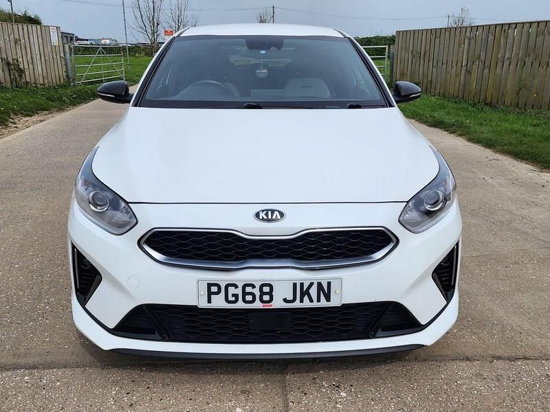 Used Kia Ceed GT-Line 118 HP (86 kW) 2019 White Hatchback