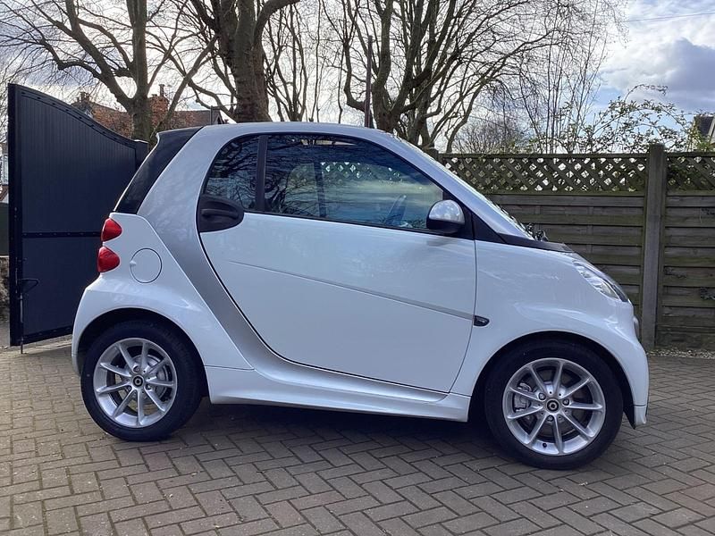 Used Smart ForTwo Coupé Passion 71 HP (52 kW) 2013 White Coupe