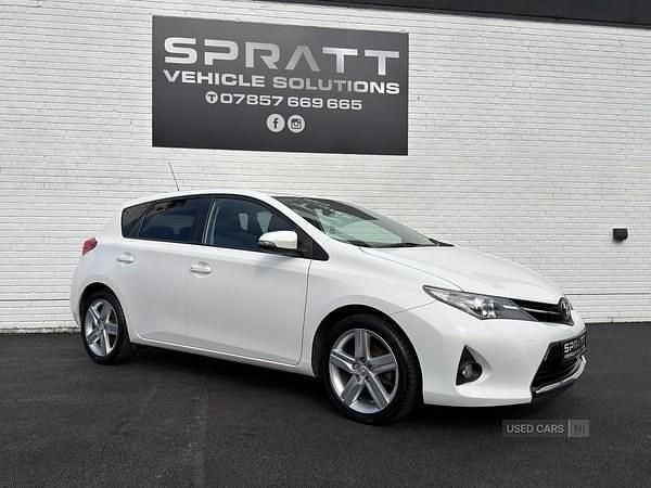 Used Toyota Auris Sport 130 HP (95 kW) 2013 White Hatchback