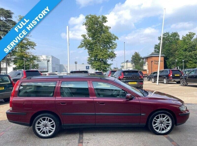 Red Used 2003 Volvo V70 SE Estate | £3,990 - Image 1/4