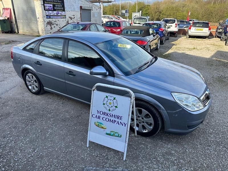 Used Vauxhall Vectra 138 HP (101 kW) 2008 Silver Hatchback